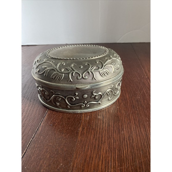 The Unbranded Brand Other - Metal Trinket Box Silver Tone 5x4x2.5 Oval Blue Velvet Lining Floral